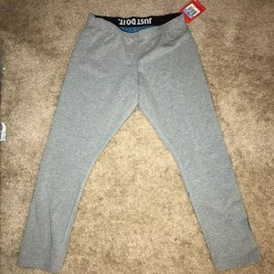 SOLD ON MERCARI. NWT Nike Crop Leggings